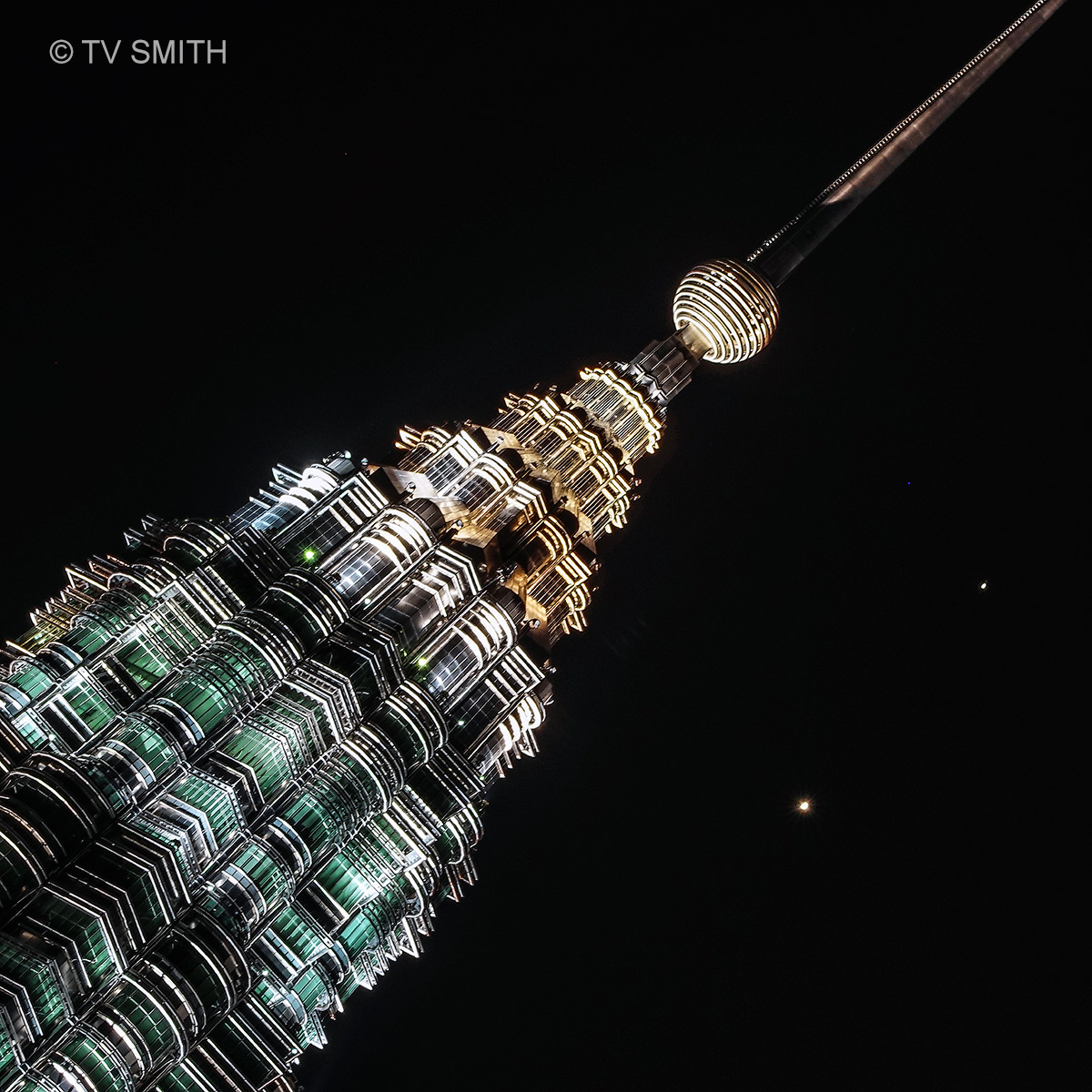 Conjunction of Venus And Jupiter behind the Petronas Twin Towers