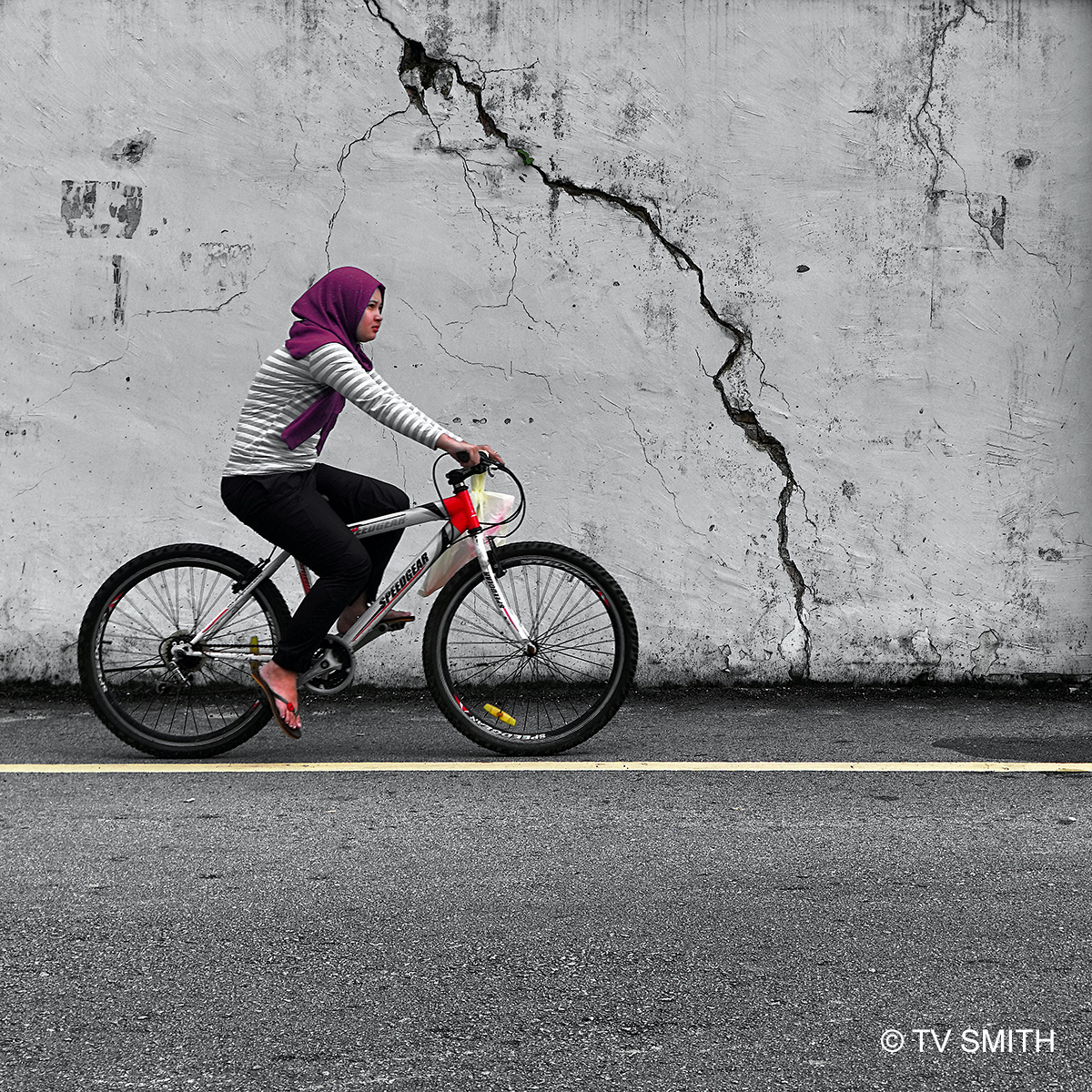 Cyclist and the crack on the wall, Tanjung Malim