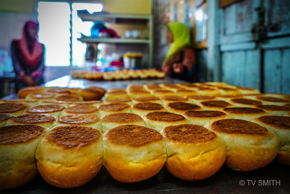 Fresh buns fresh from the oven at Kilang Roti Mokhtar Slim River